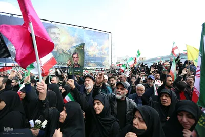 تشییع پیکر دریابان شهید «علیرضا تنگسیری» در میدان انقلاب