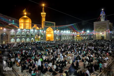 گل‌آرایی و چراغانی حرم رضوی در آستانه میلاد امام هشتم