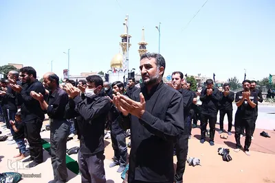 نماز ظهر عاشورا در امامزاده عبدالله (ع) شهرستان همدان