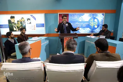 مناظره دانشجویی در غرفه ایکنا ـ نمایشگاه مطبوعات