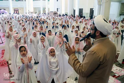 جشن تكلیف دانش‌آموزان شیرازی در حرم شاهچراغ(ع)