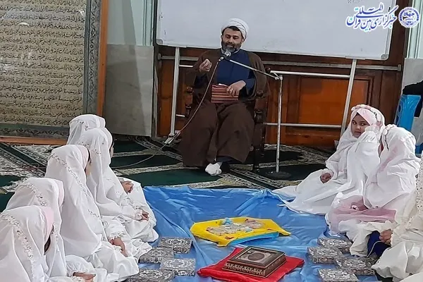 آئین جشن تکلیف دانش آموزان دختر دبستان ریحانه الرسول شهرستان فریدونکنار،