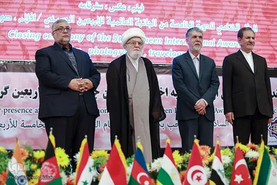 از راست اسحاق جهانگیری، معاون اول رئیس جمهور، سیدعباس صالحی، وزیر فرهنگ و ارشاد اسلامی، آیت الله محمدعلی تسخیری و ابوذر ابراهیمی ترکمان، رئیس سازمان فرهنگ و ارتباطات اسلامی در اختتامیه پنجمین دوره جایزه جهانی اربعین
