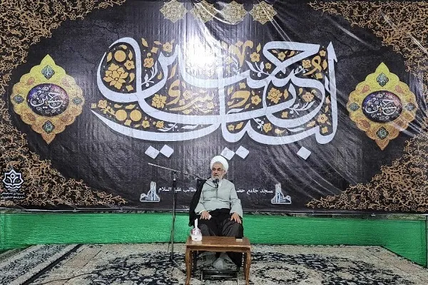 ارائه خرافات‌ مغایر با عقلانیت نهضت امام حسین(ع) است