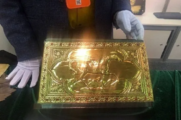 نسخة من القرآن بالذهب.. أغلى مصحف بمعرض الشارقة للكتاب