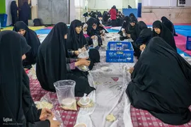 حمایت مردمی از رزمندگان: فعالیت جهادی در پخت و رساندن افطار