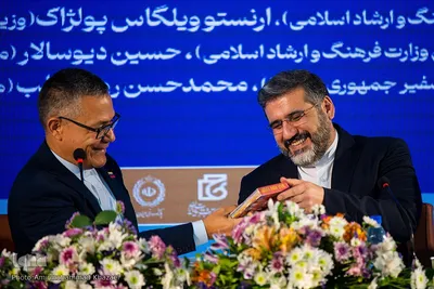 مراسم رونمایی کتاب «آوریل در کودتا» نوشته وزیر فرهنگ ونزوئلا