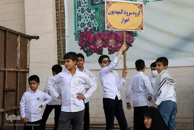 تشییع شهید گمنام با حضور دانش‌آموزان در اهواز