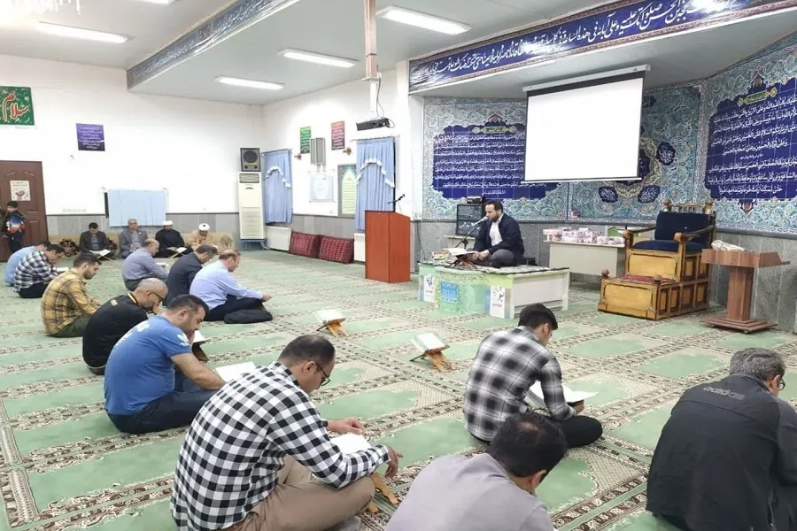 محفل انس با قرآن در مرکز آموزش تفنگداران دریایی منجیل برگزار شد