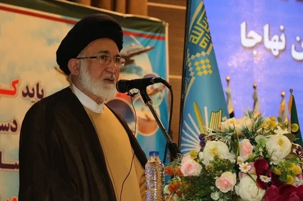 ترس دشمنان از نفوذ قرآن در جوامع بشری + عکس