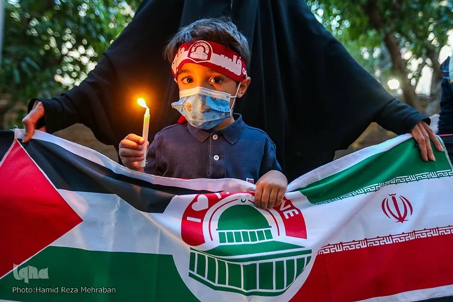 وقفة تضامنية أمام السفارة الفلسطينية بطهران تنديداً باستشهاد 