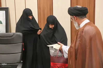آیین رونمایی از کتاب «برای حق» در یزد‎