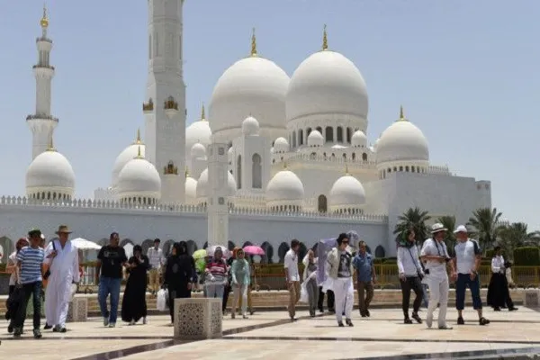 2019'un ilk yarısında milyonlarca kişi Şeyh Zayed Camii'ni ziyaret etti