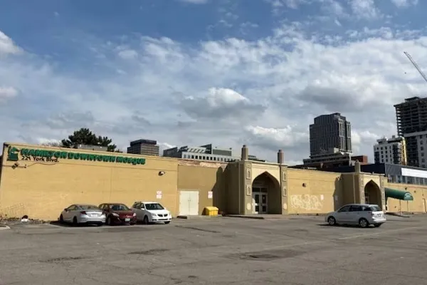 Trois fidèles blessés dans une attaque au couteau au Canada