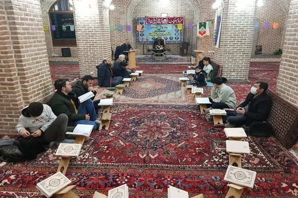 کرسی تلاوت در مسجد استاد و شاگرد تبریز