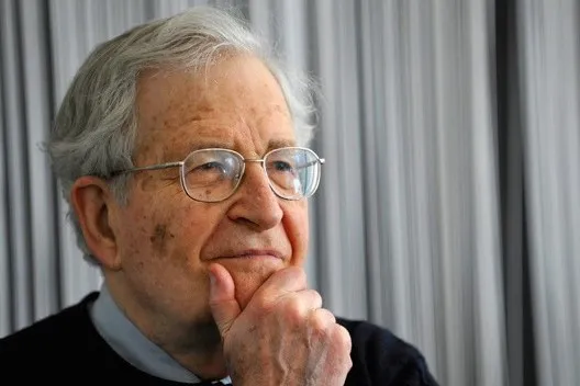 Chomsky: “Europa non resisterà alle sanzioni Usa contro Iran”