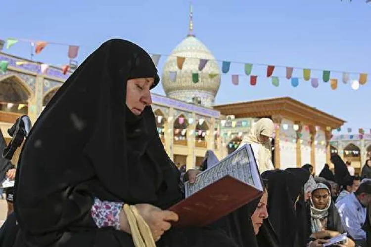 زمزمه عارفانه عرفه از شاهچراغ(ع) به گوش می‌رسد