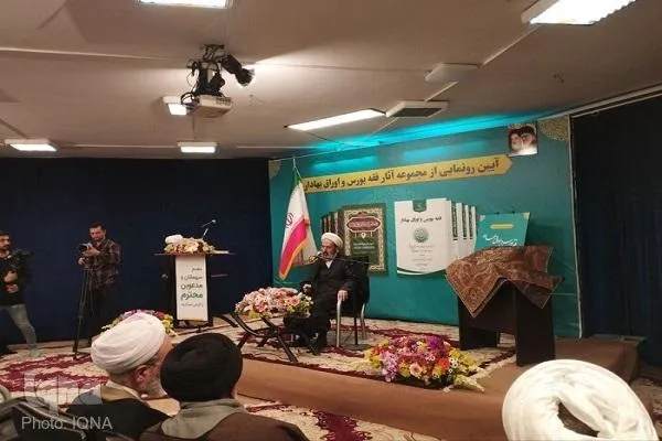 مسائل بنیادین جامعه به طور مستمر مورد پژوهش فقها قرار گیرند