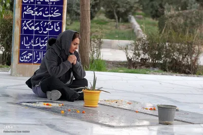 آیین جزءخوانی قرآن کریم در جوار مقبره شهدای گمنام
