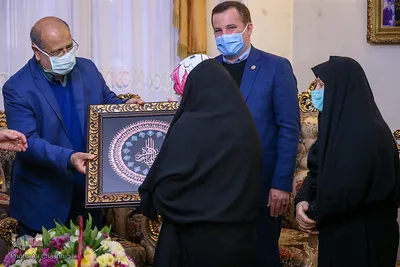 دیدار علیرضا زالی و پرویز فتاح با خانواده دو شهید مدافع سلامت‎