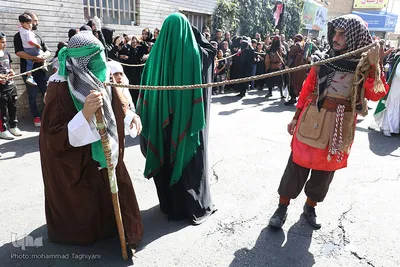⁨آئين نمادين حركت كاروان اسرای كربلا