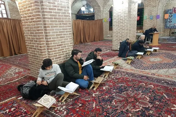 کرسی تلاوت در مسجد استاد و شاگرد تبریز