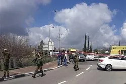 د یو فلسطیني ځوان په عملیاتو کښې اته صهیونیسټي پوځیان مړه او ژوبل شول