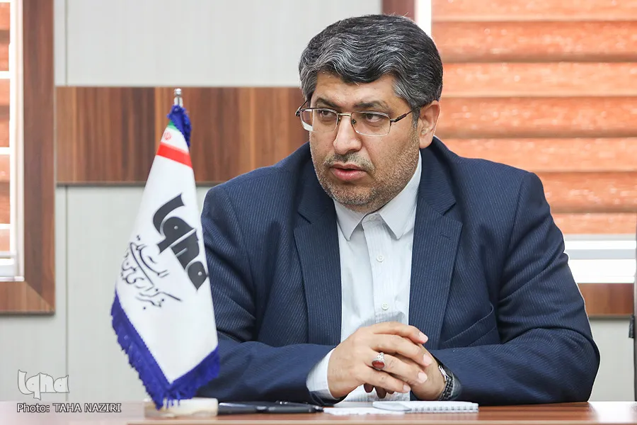 رسانه‌ها مشکلات و فسادها را فریاد بزنند