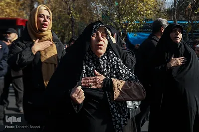 تشییع پیکرهای ۱۰۰ شهید گمنام از مقابل دانشگاه تهران