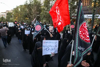 تجمع اعتراضی شهروندان تهرانی مقابل سفارت فرانسه