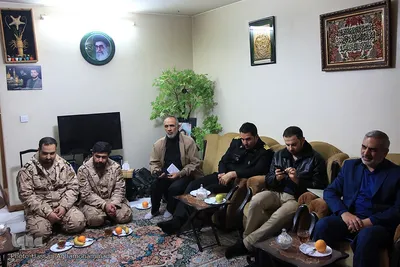 دیدار نمایندگان جامعه قرآنی با خانواده ناخدا سوم شهید علی اصغر سلیمانی، از شهدای قرآنی نیروی دریایی ارتش