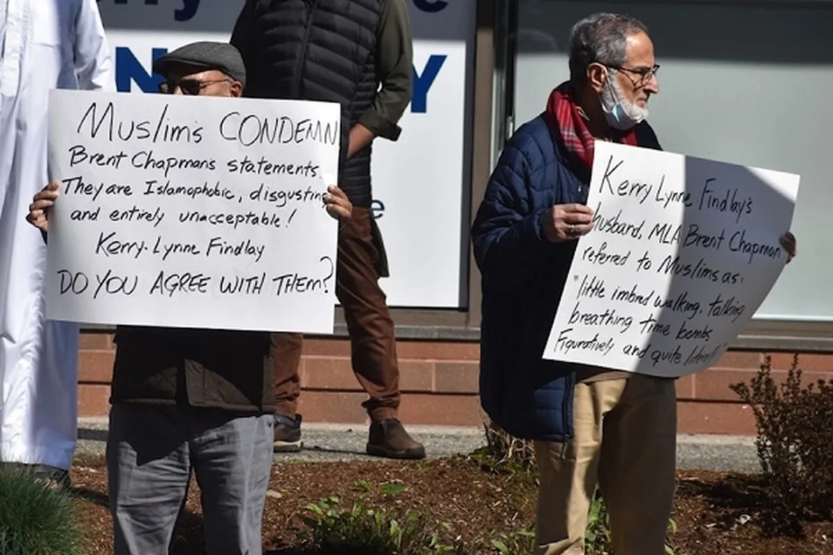 Canadian Muslim Group Protests outside Conservative Incumbent's Office

 