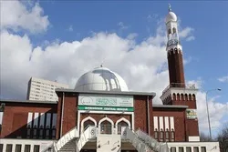 British Muslim Leaders Urge Mosques to Remain Closed  