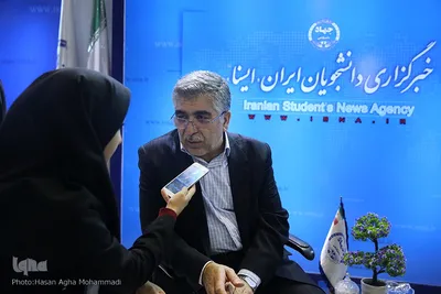 بازدید دکتر طیبی مدیر جهاد دانشگاهی از نمایشگاه مطبوعات