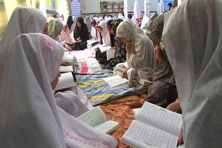 اعتکاف در ۱۳ مسجد شهری و روستایی کنگاور برگزار می‌شود