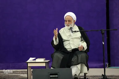 حجت الاسلام والمسلمین محسن قرائتی در بیست‌ و هفتمین اجلاس سراسری نماز در دانشگاه سمنان