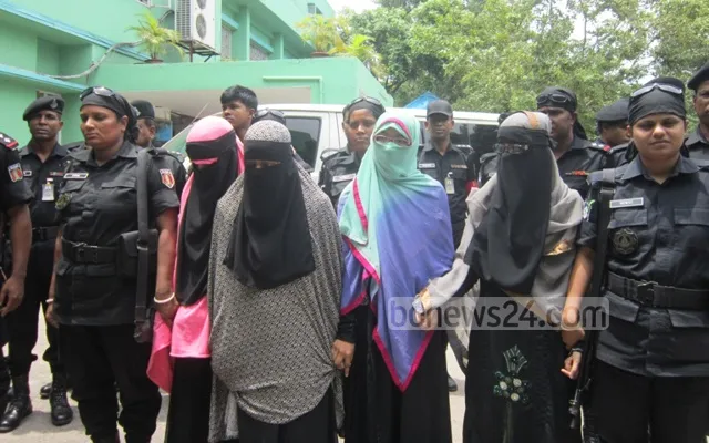 ৩ নারী জঙ্গি মানারাতের, ঢাকা মেডিকেলের একজন