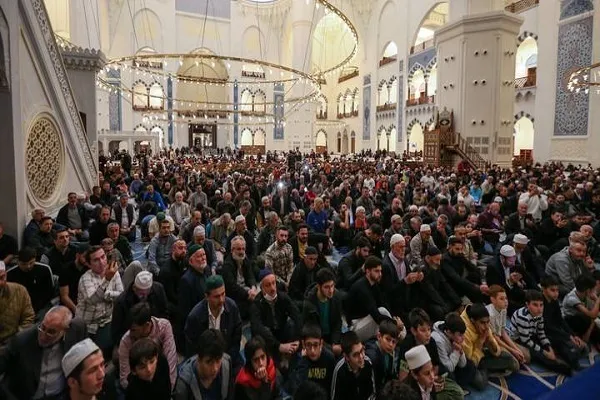 مساجد إسطنبول تحيي ذكرى المولد النبوي الشريف + صور