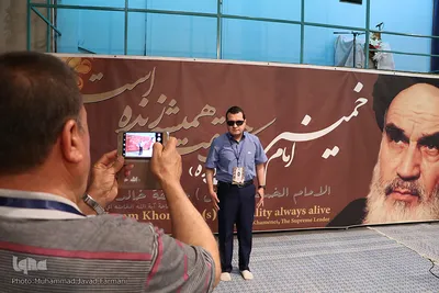 بازدید متسابقین خارجی از بیت امام خمینی(ره)