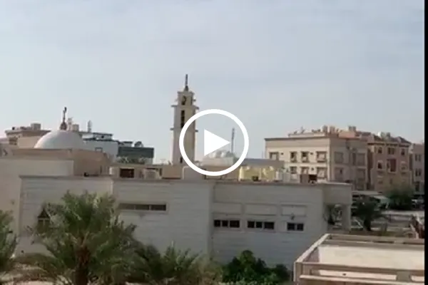 شاهد: بسبب كورونا.. مؤذن في الكويت يصدح 