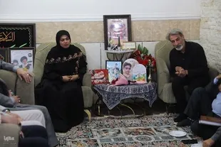 دیدار با خانواده شهیدِ بی‌نشانِ «مدرسه شجره طیبه» + فیلم