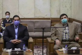 اهدا مدال‌های حسین رضازاده به موزه آستان قدس رضوی