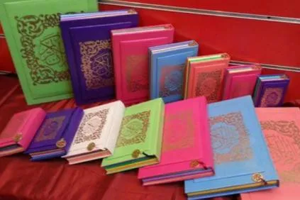 Kontroversi Baru Penjualan Al-Quran Warna Warni di Pasar-pasar Arab