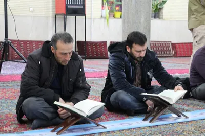 کرسی تلاوت قرآن در روستای گوراب ملایر