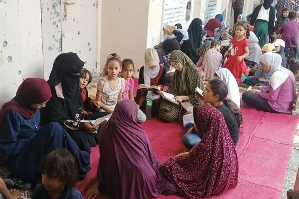 رغم الحرب.. حلقات تحفيظ القرآن تصدح بخيام نازحي غزة