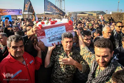 خاکسپاری پيكر شهيد گمنام دفاع مقدس در مجتمع آموزش صنعت نفت اهواز 