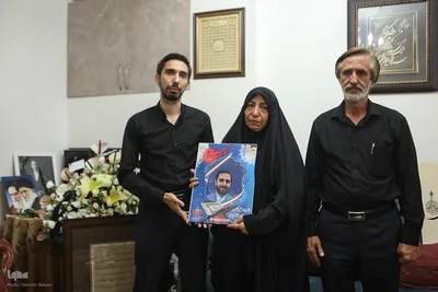 حضور جامعه قرآنی در منزل شهید احسان ذاکری