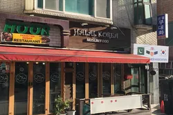 Muslim Students in South Korea Say Finding Halal Food Is One of Their Biggest Challenges  