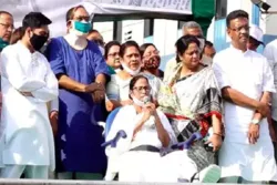 আমায় বাঁচিয়েছিল এক মুসলিম ছেলে: মমতা