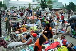 Mehr als 830 Tote nach Erdbeben und Tsunami in Indonesien
